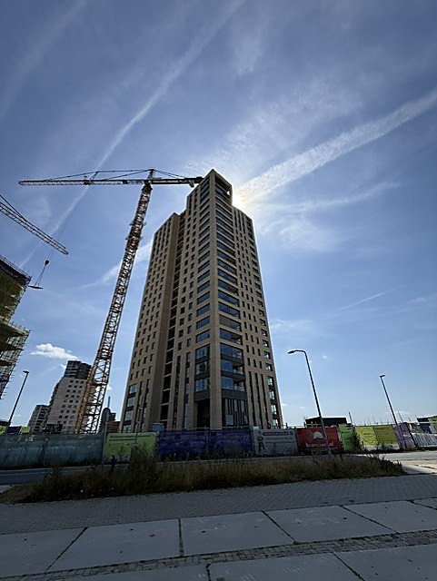 Kop van Noord — toren met bouwkraan